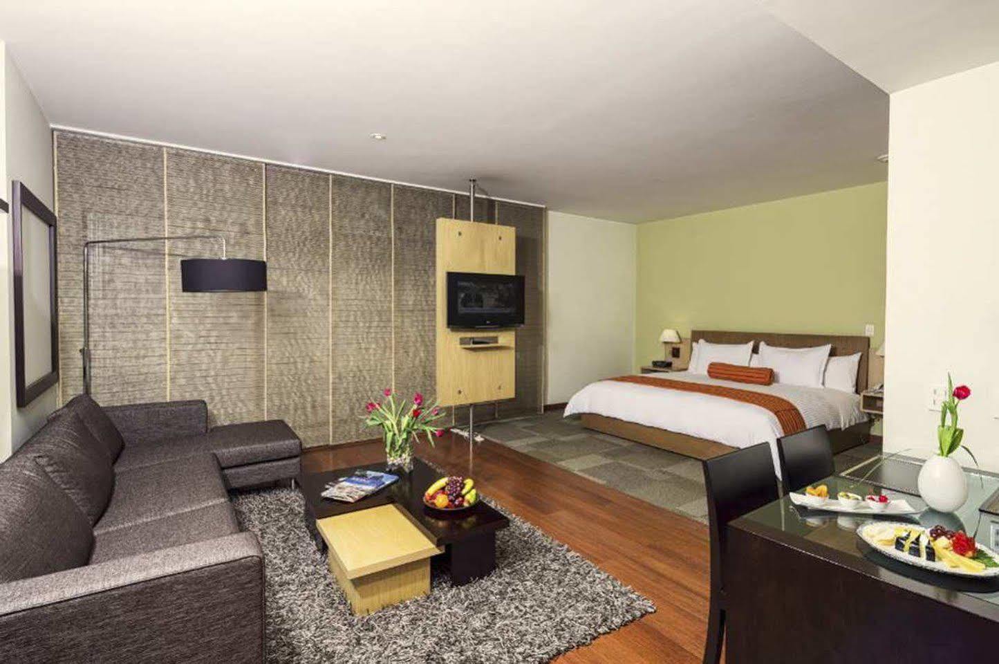 Cosmos 100 Executive Hotel