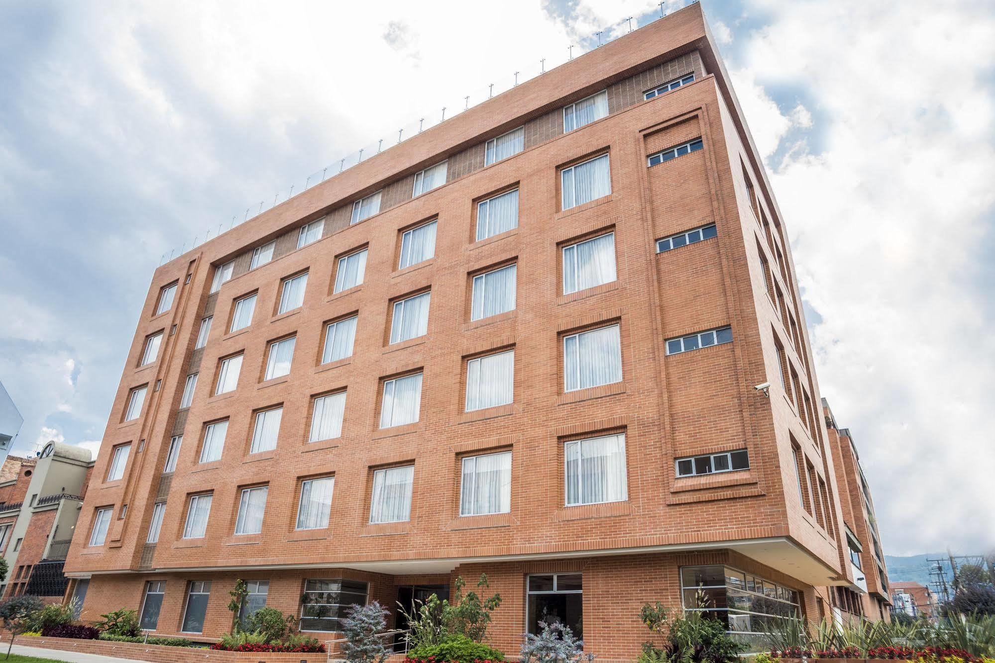 Apartamentos Plaza Suites Apartahotel 4*