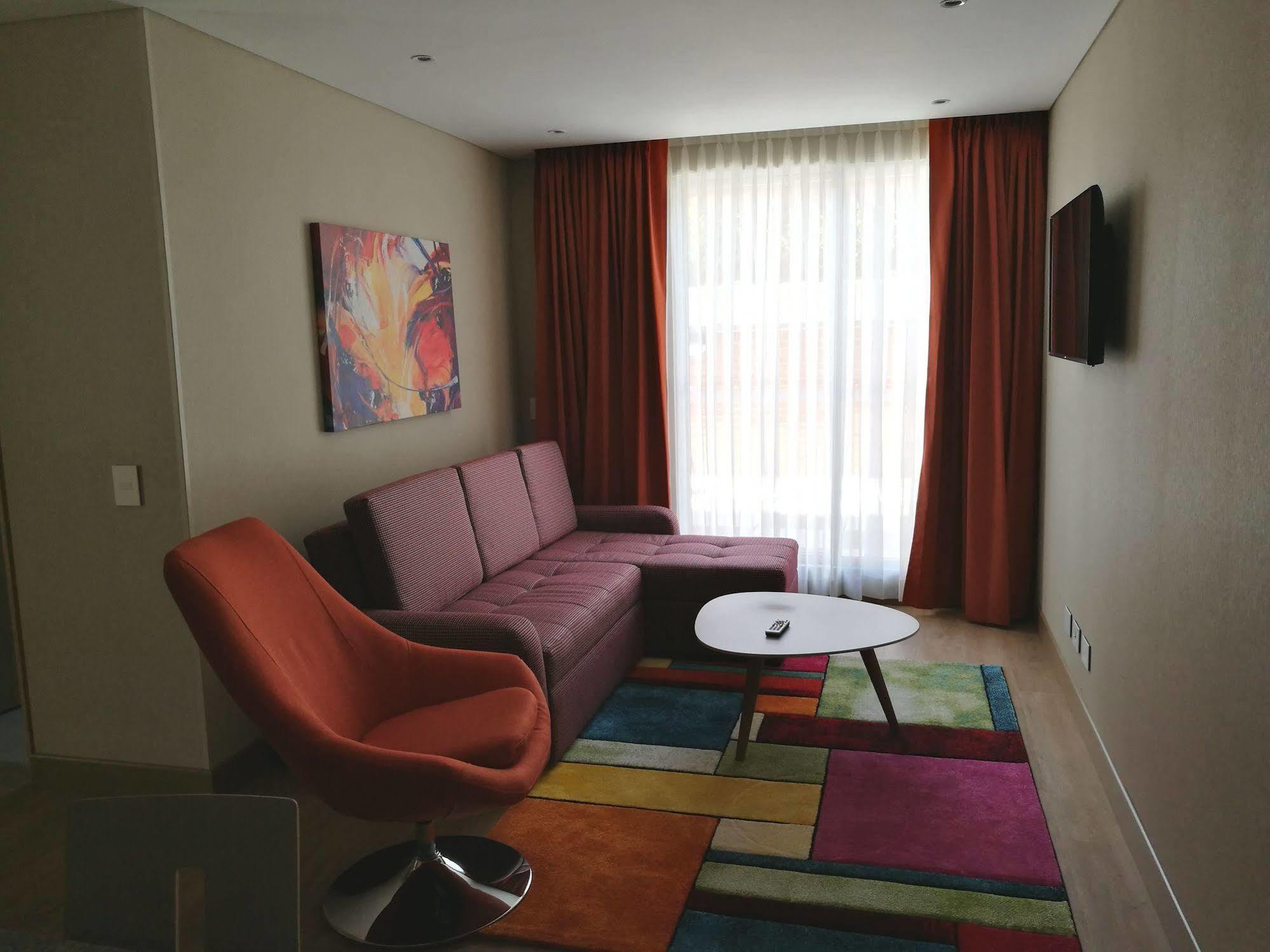 Apartahotel Apartamentos Plaza Suites