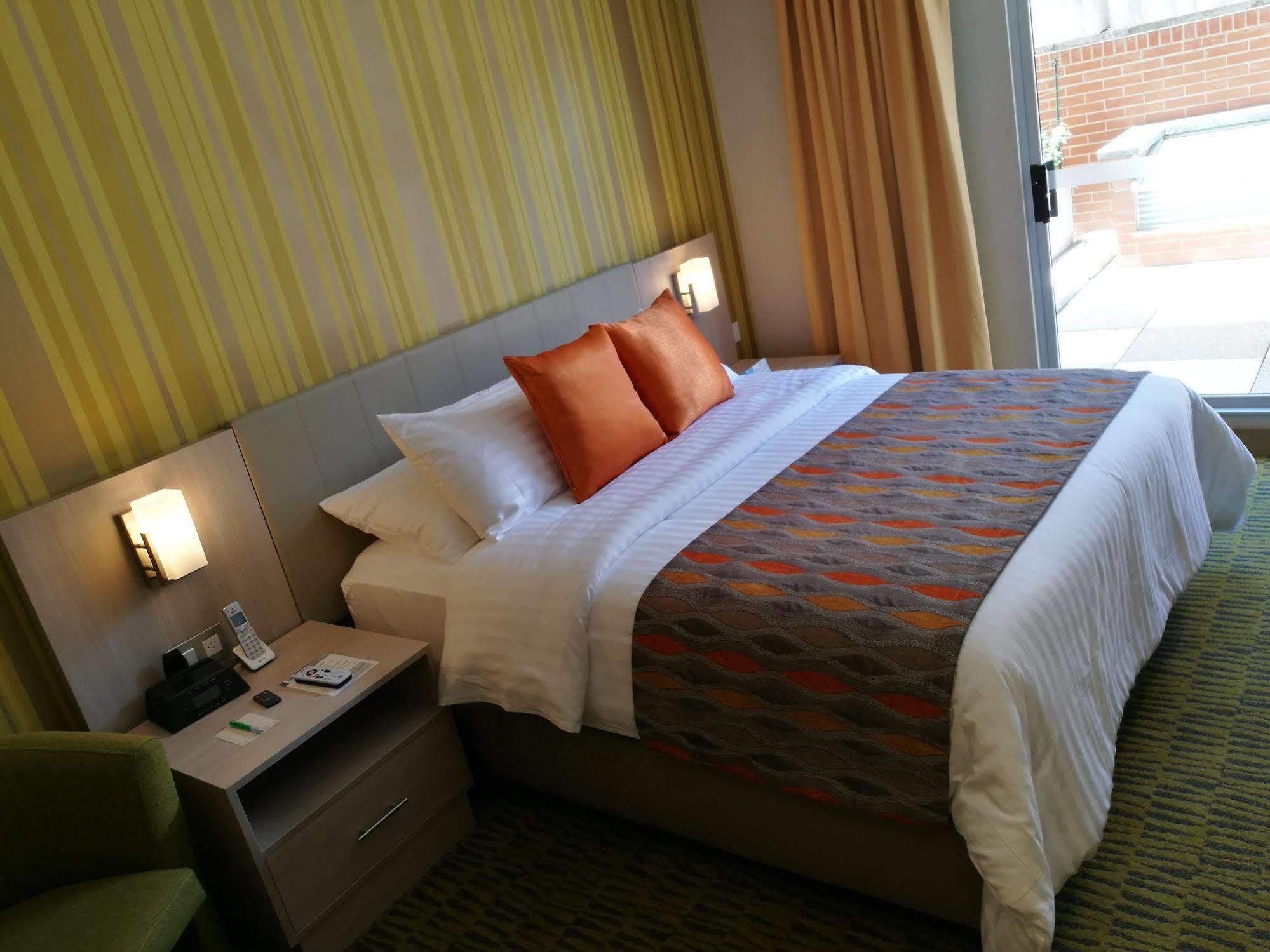 Apartahotel Apartamentos Plaza Suites 4*