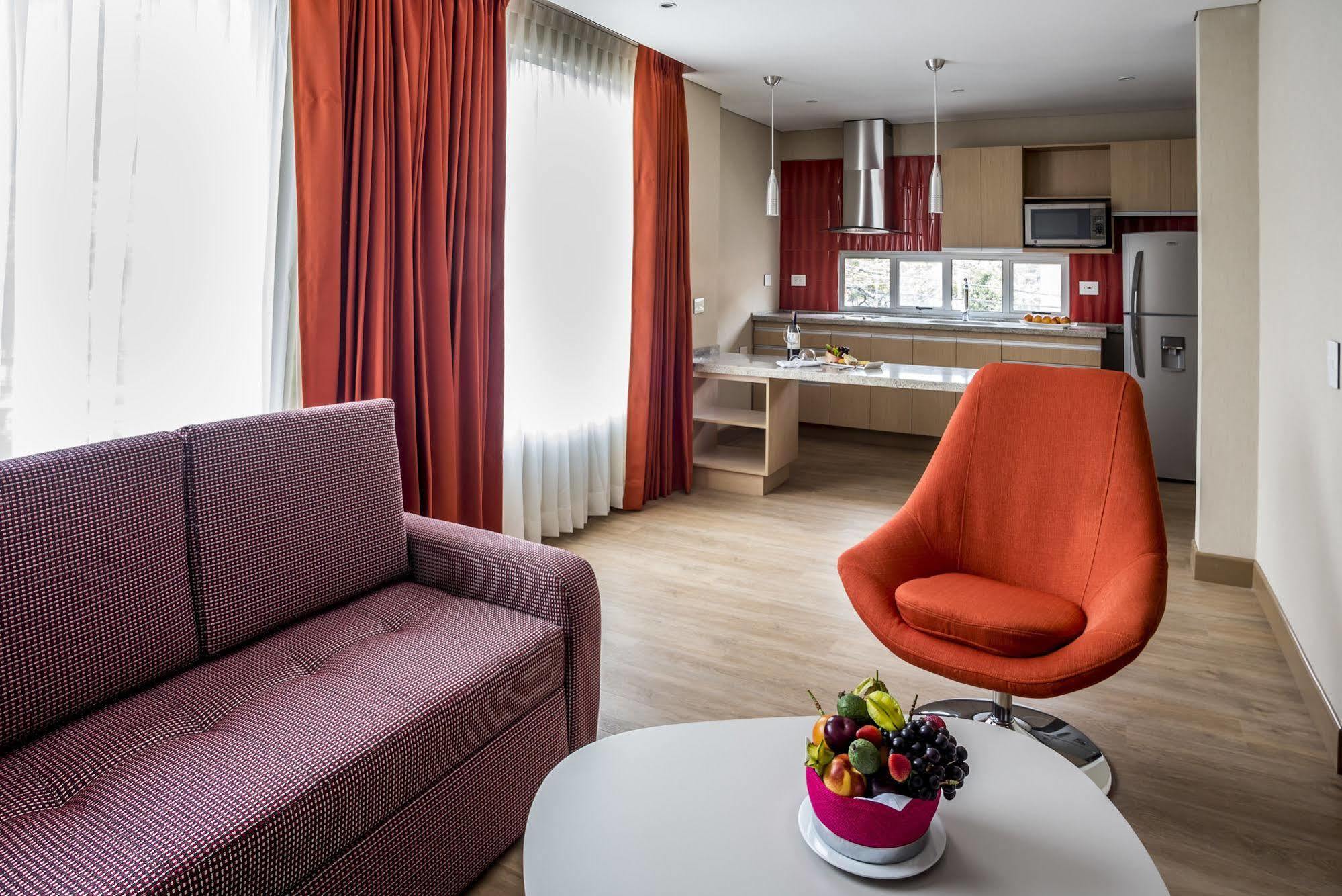 Apartahotel Apartamentos Plaza Suites