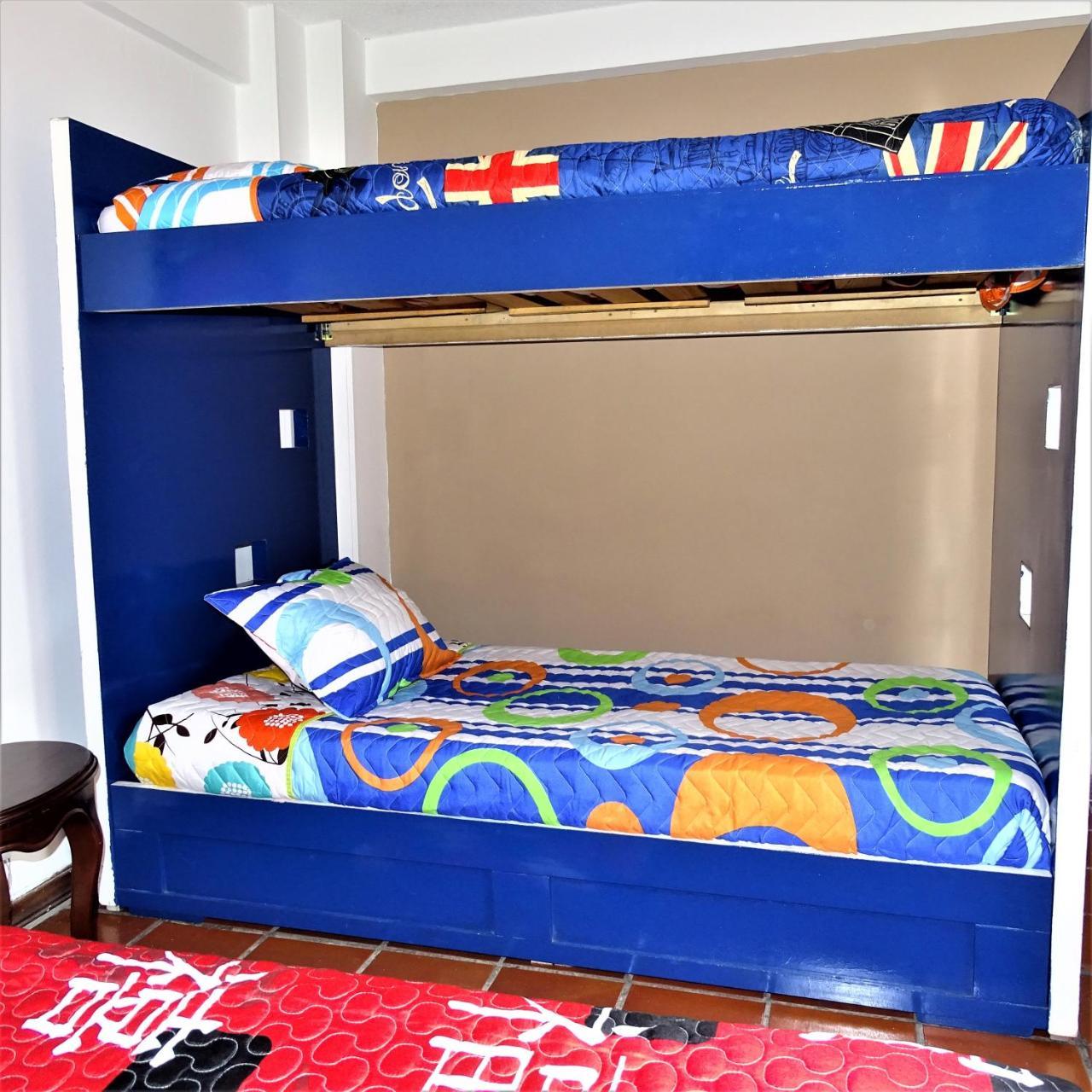 Violeta Park Hostel *