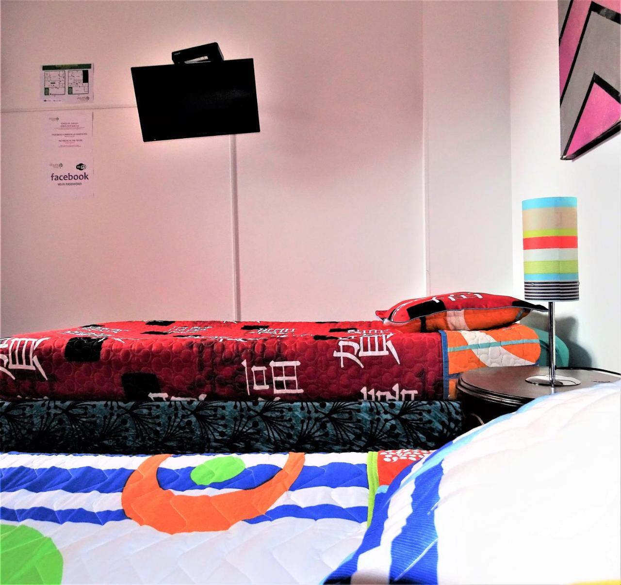 Violeta Park Hostel *