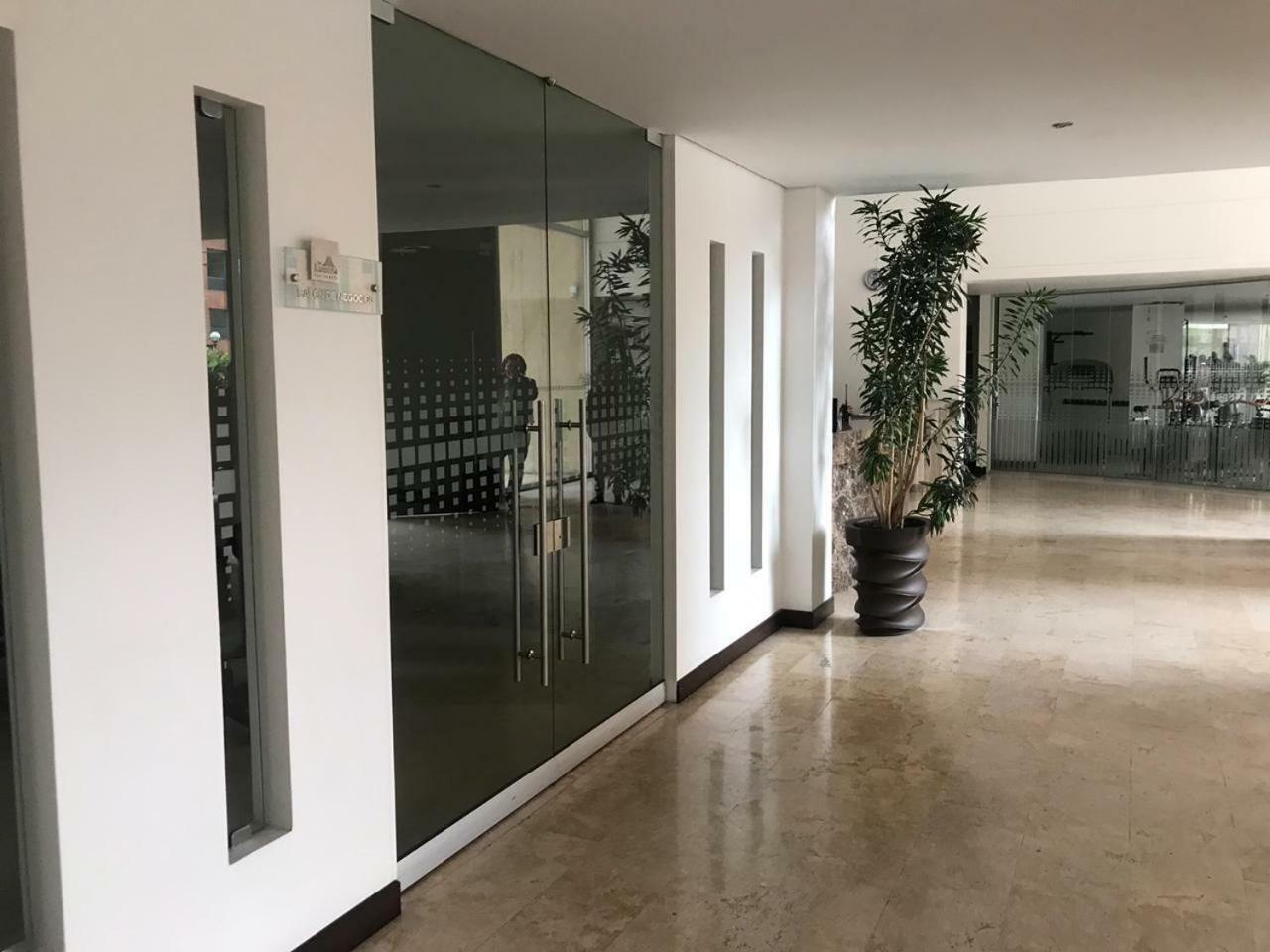 Apartamento Edificio Lumina Calle 100 Con Autopista Apartment