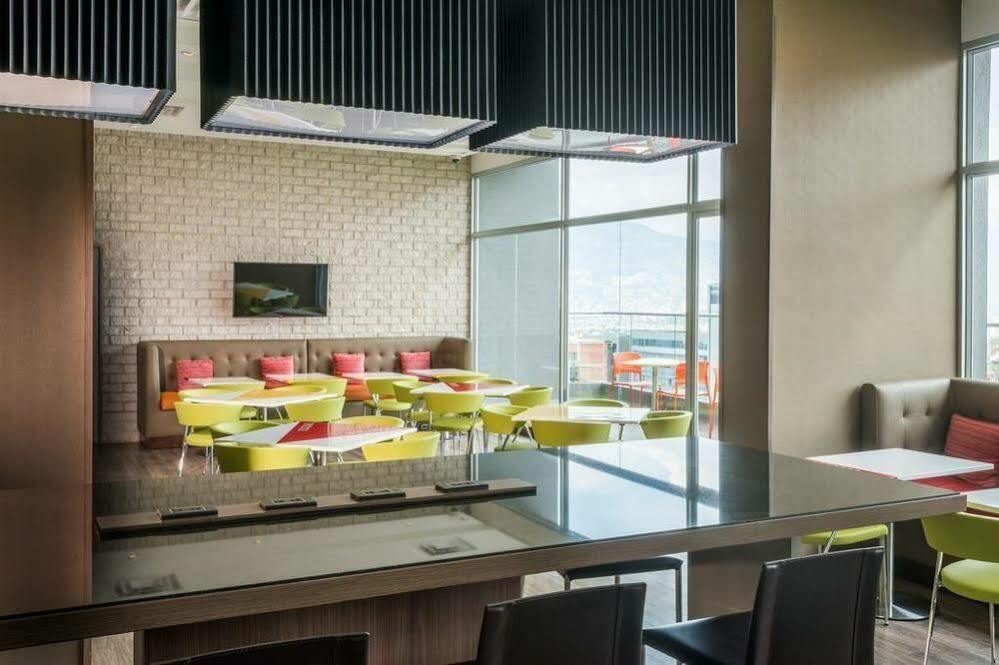 Hotel Hampton By Hilton Airport
