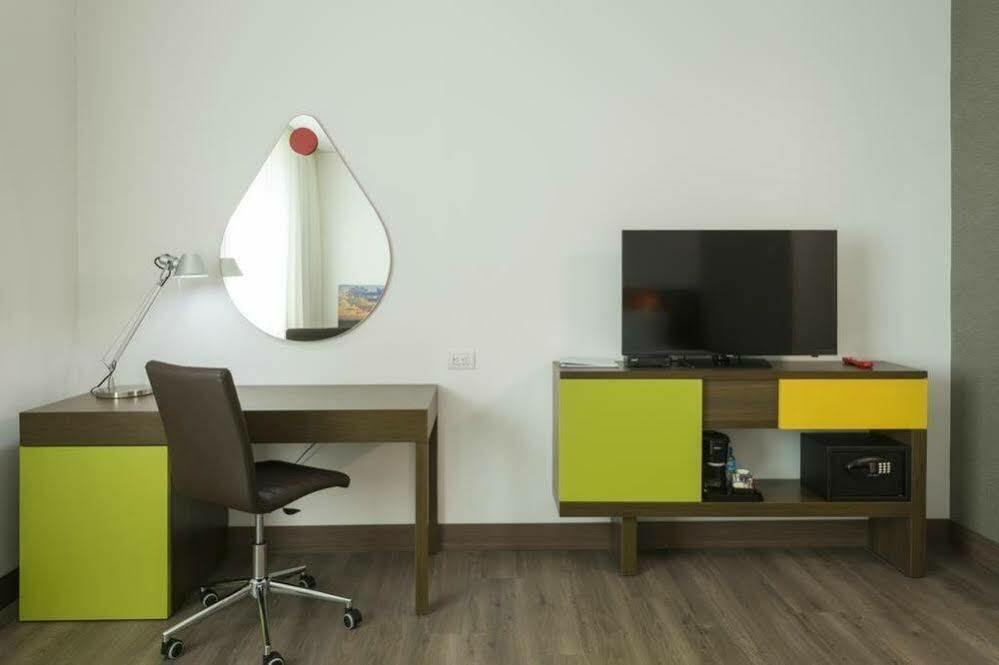 Hampton By Hilton Airport Bogota