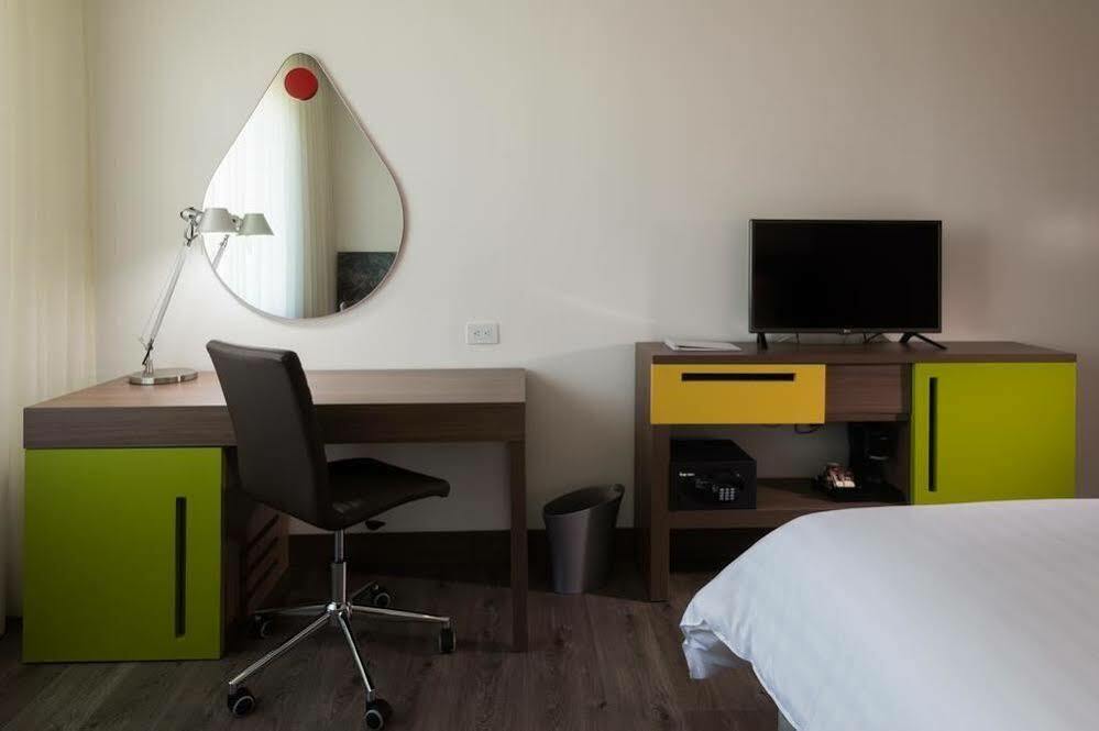 Hampton By Hilton Airport Hotel Bogota