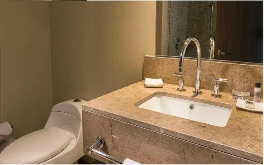 Hampton By Hilton Airport Hotel 4*