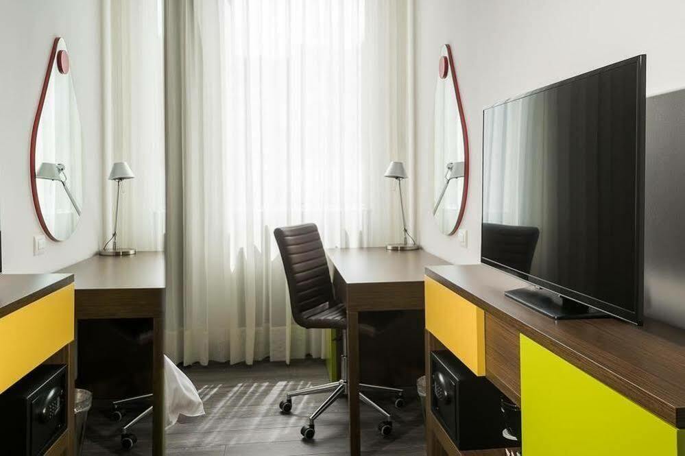 Hampton By Hilton Airport 4*
