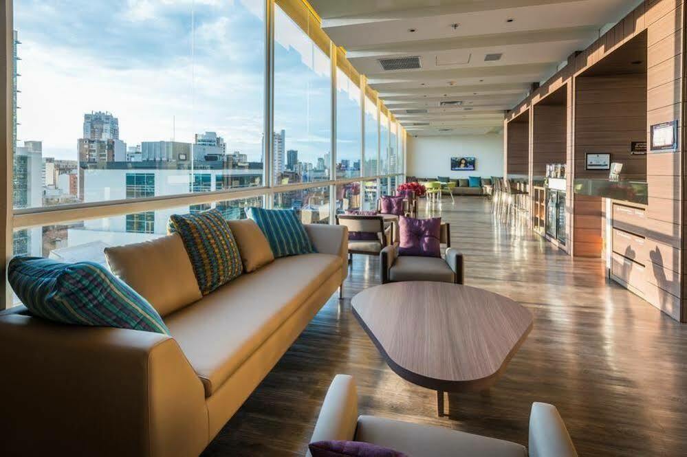 Hotel Hampton By Hilton Airport
