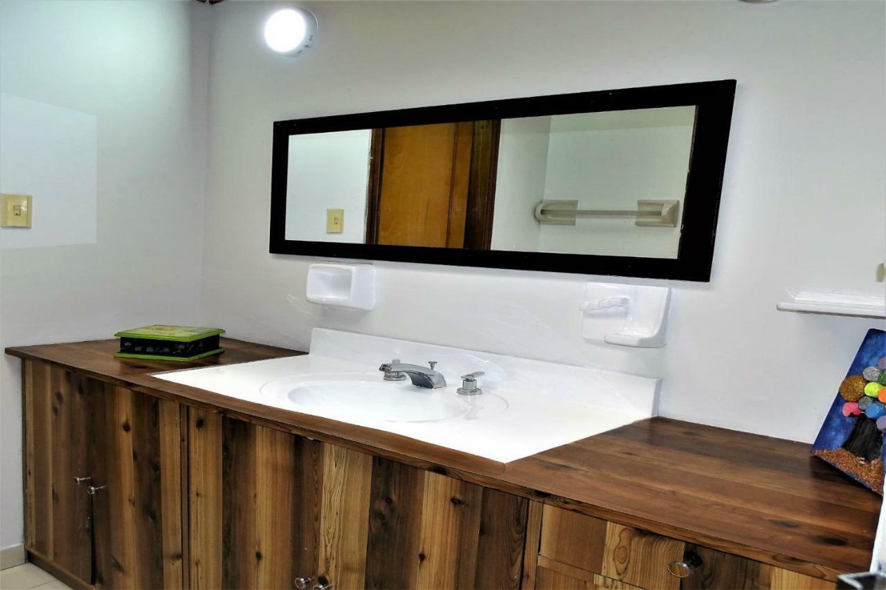 Violeta Park Hostel