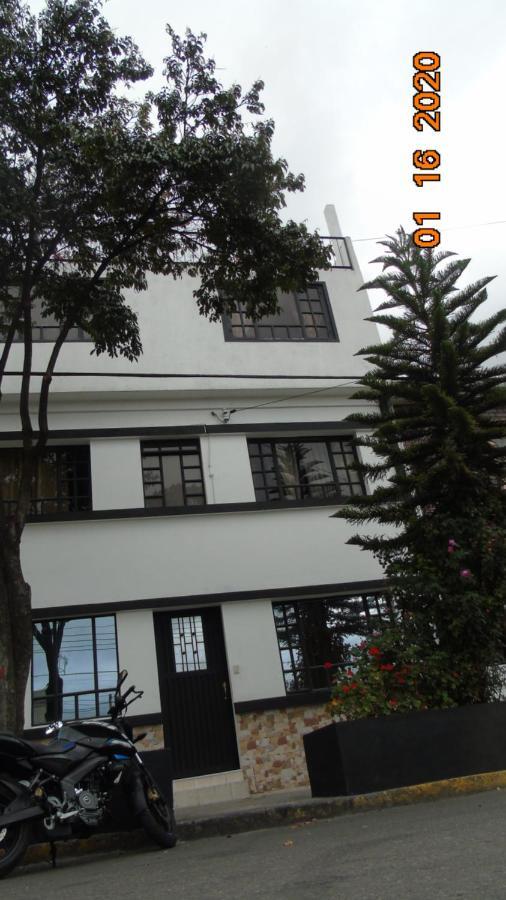 Guest house Familia Lombana *