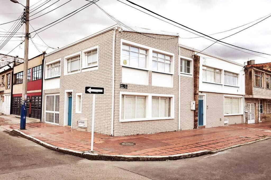 Homy #6 - Corferias, Embassy, Airport, G12, Un, Agora Apartment Bogota