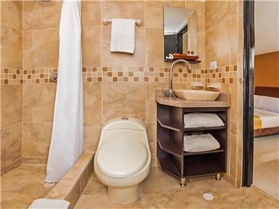 Gran Marquez, Y Hotel