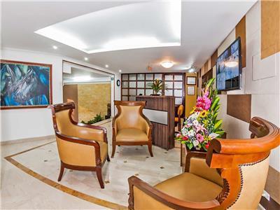 Gran Marquez, Y Hotel