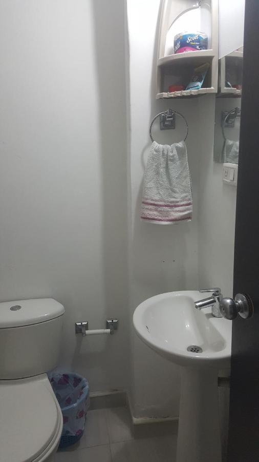 Apartamento Cerca Al Club Militar Embajada Americana, Corferias 502 *