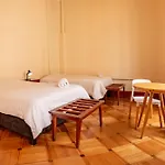 Hostal R10