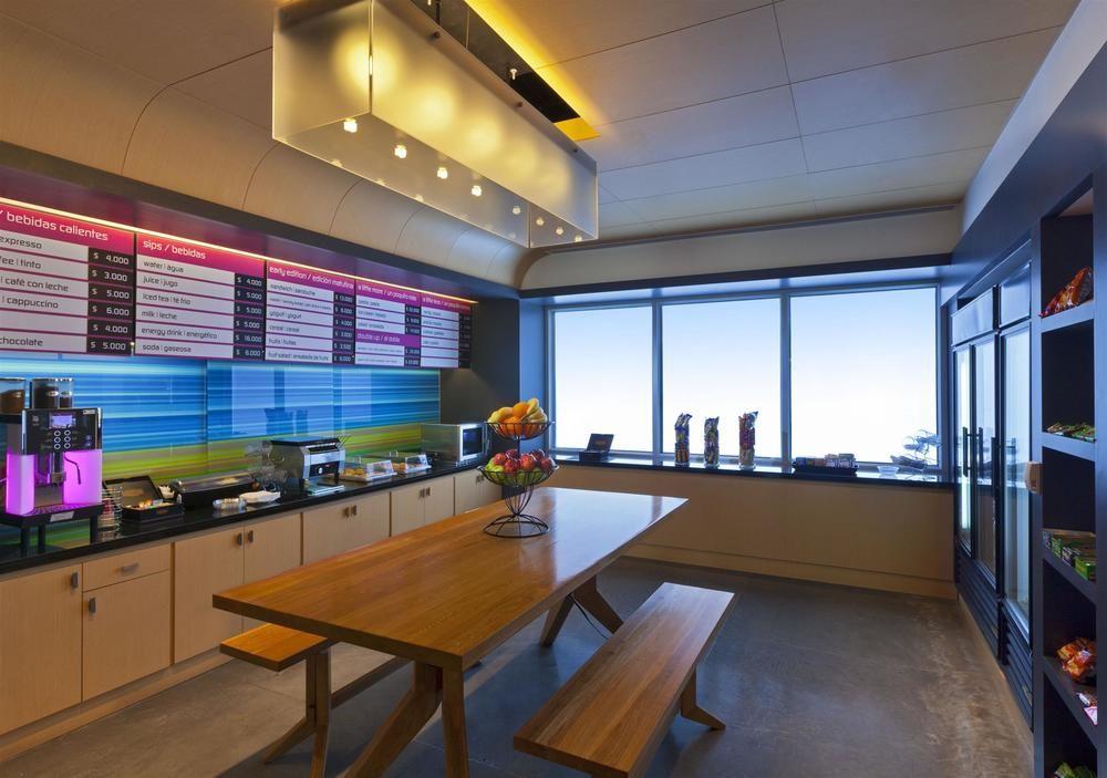 Hotel Aloft Airport 4*