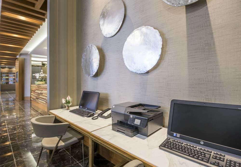Courtyard By Marriott Airport