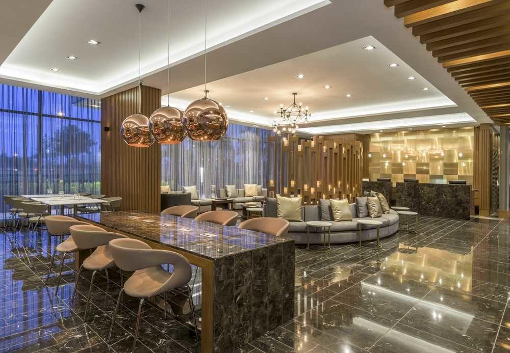 Courtyard By Marriott Airport Hotel