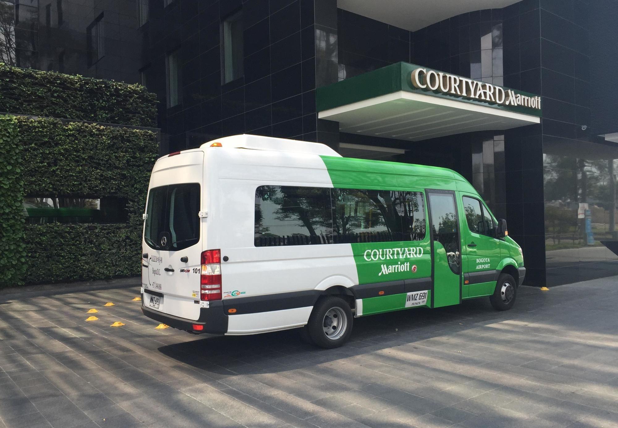 Hotel Courtyard By Marriott Airport