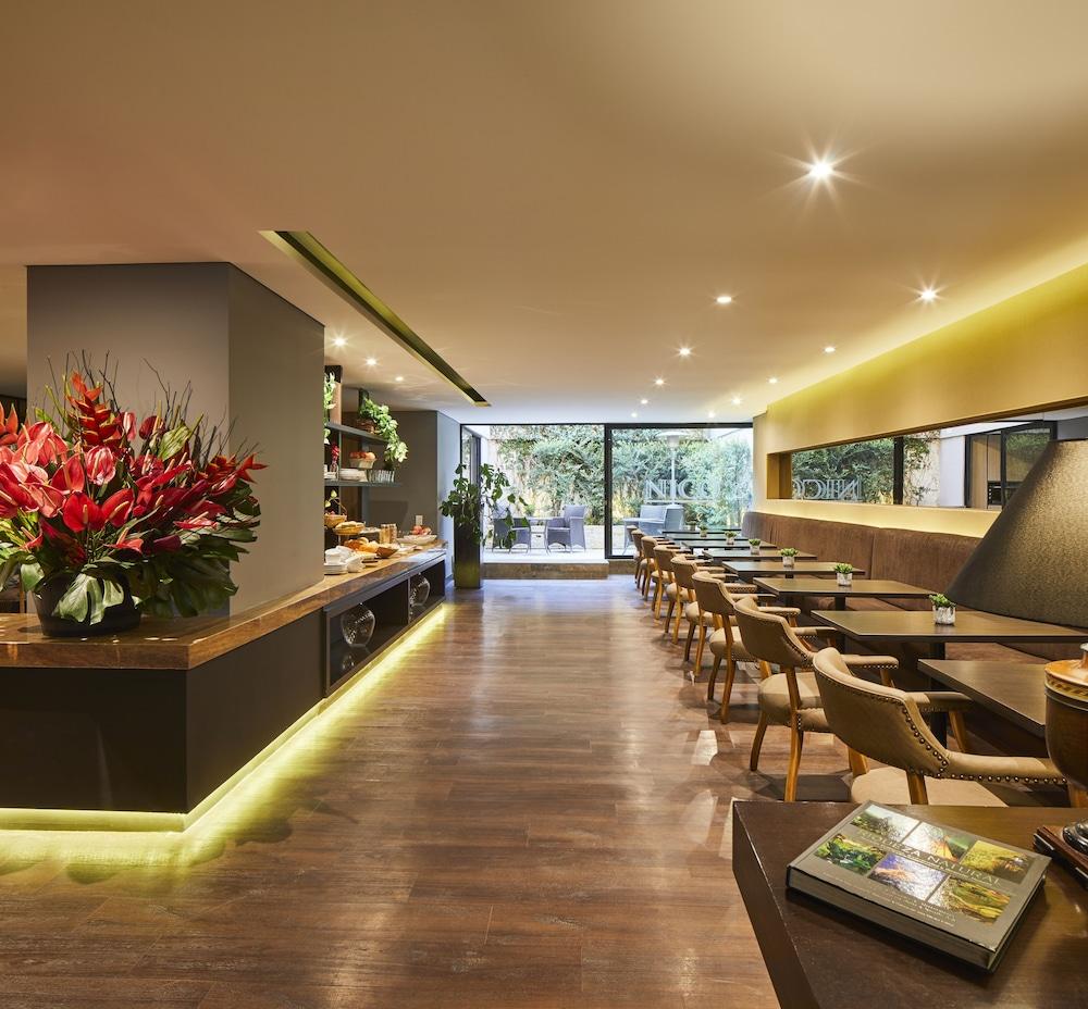 Nico Apartasuites 4*