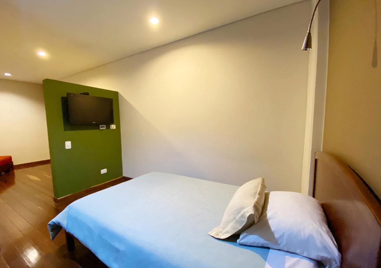 Apartasuites Bellhouse Aparthotel