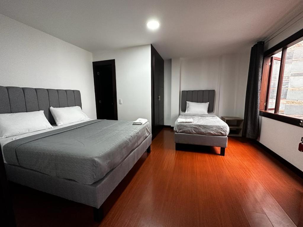 Hotel The Mirror *