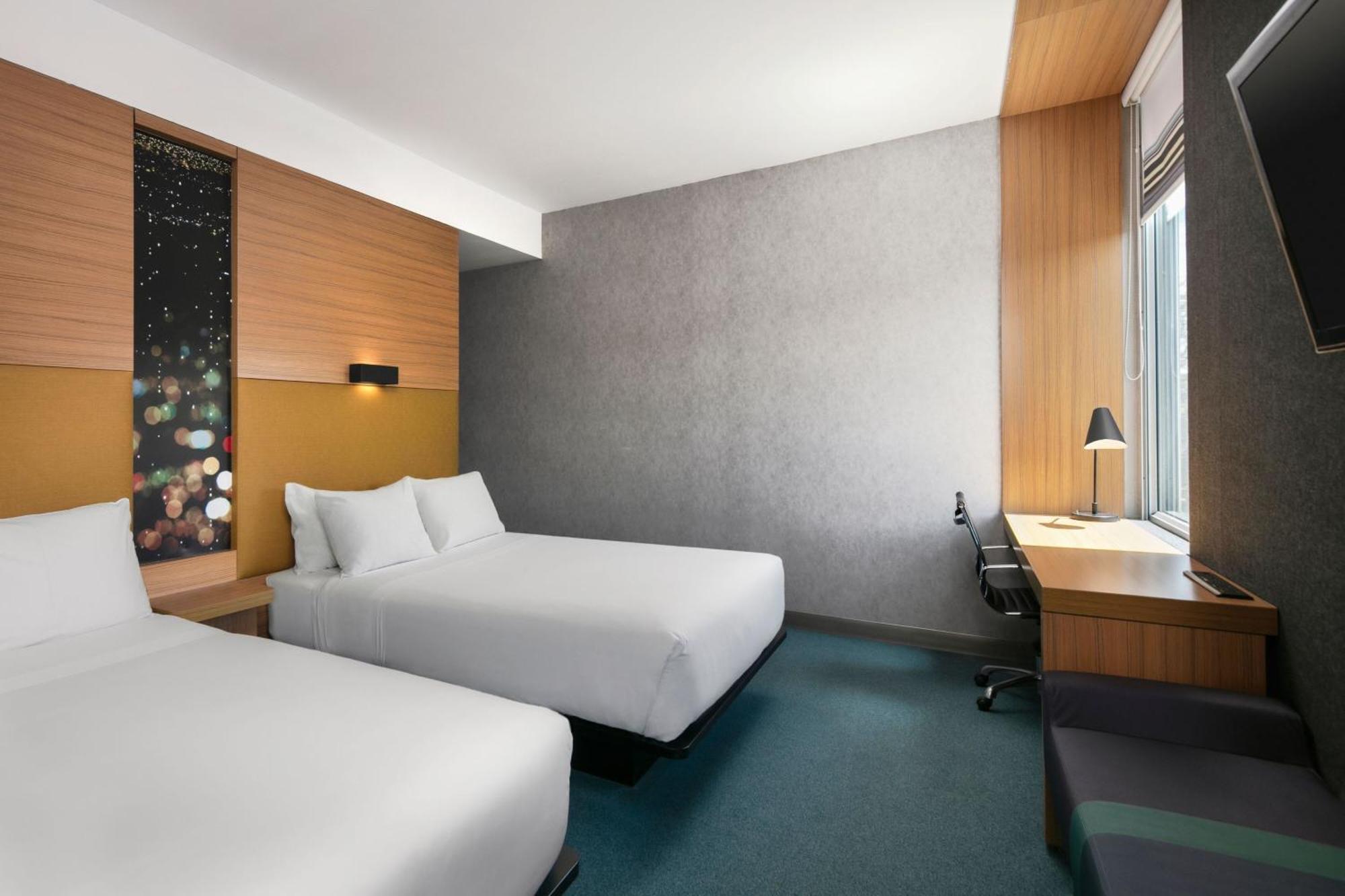 Aloft Airport Hotel 4*