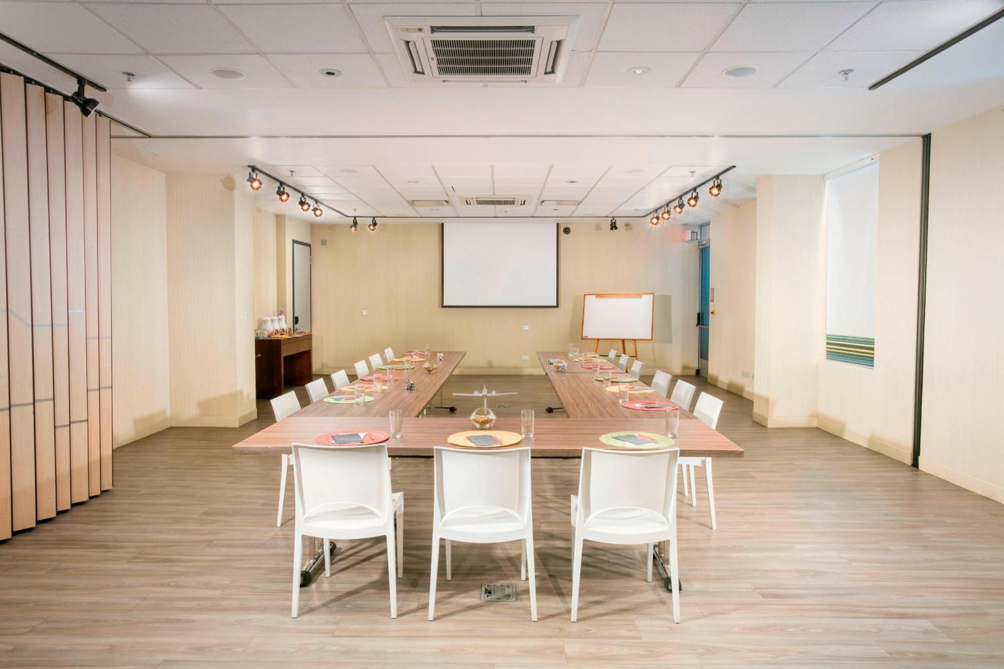 Aloft Airport 4* Bogota