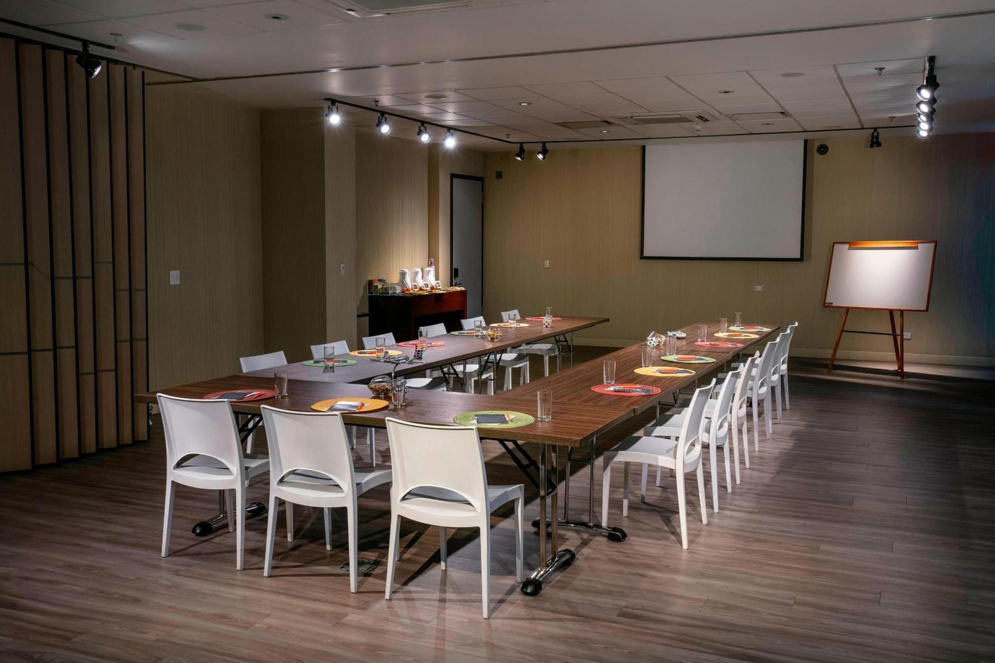 Aloft Airport Hotel Bogota