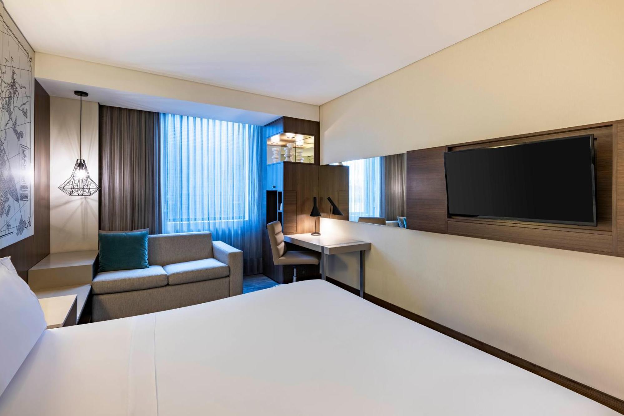 Hotel Courtyard By Marriott Airport