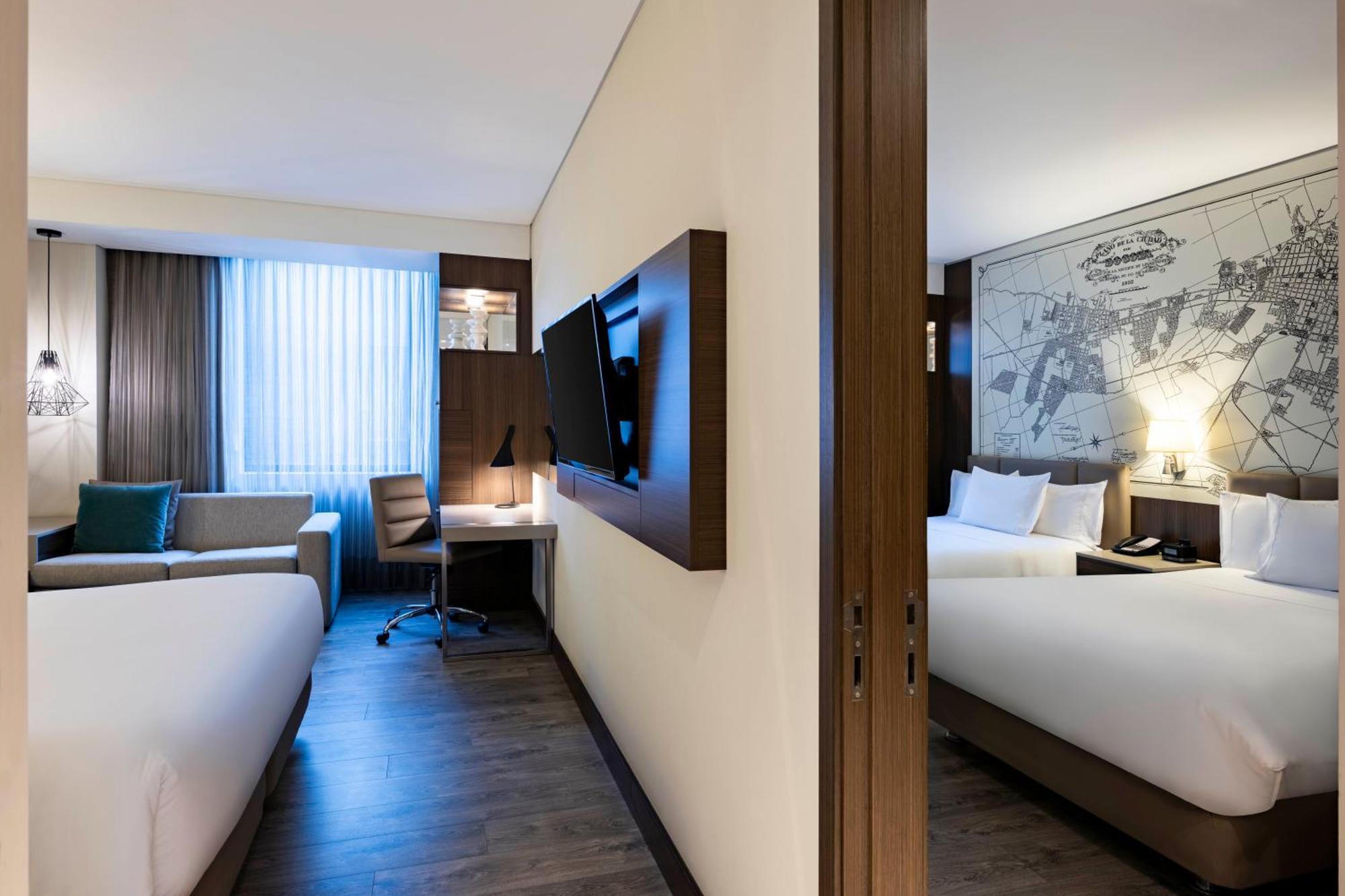 Courtyard By Marriott Airport Hotel