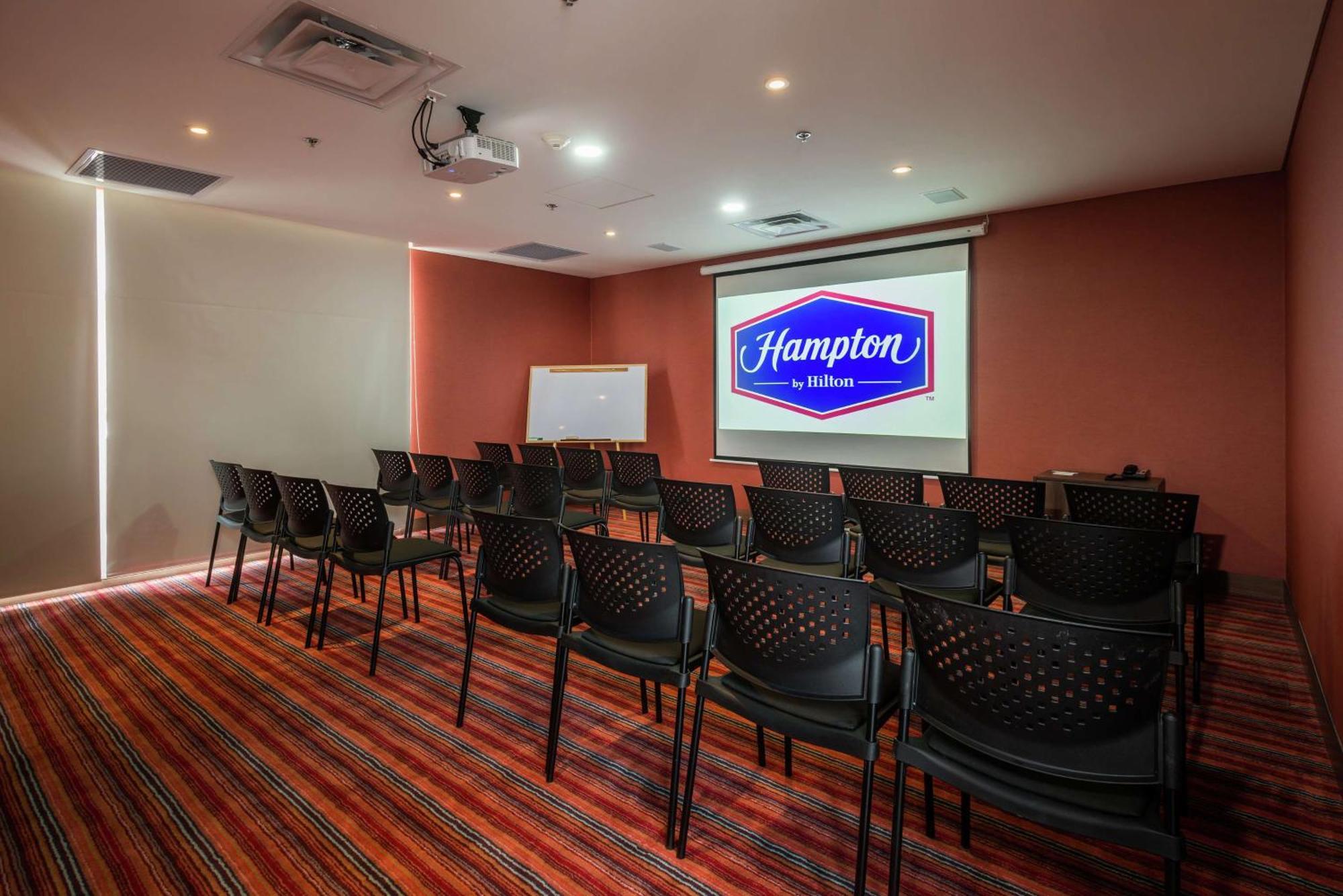 Hampton By Hilton Usaquen Hotel 4*