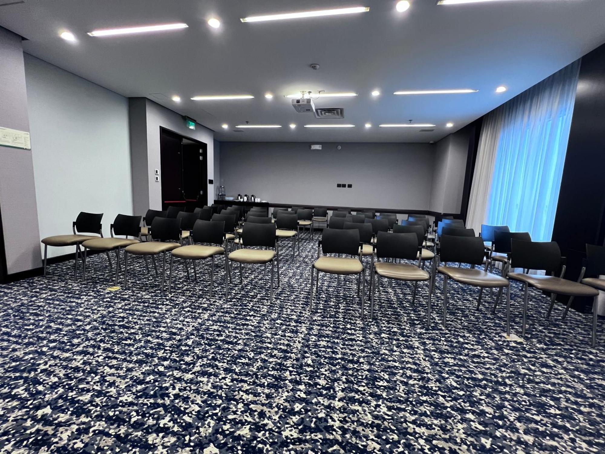 Airport By Ihg 4*
