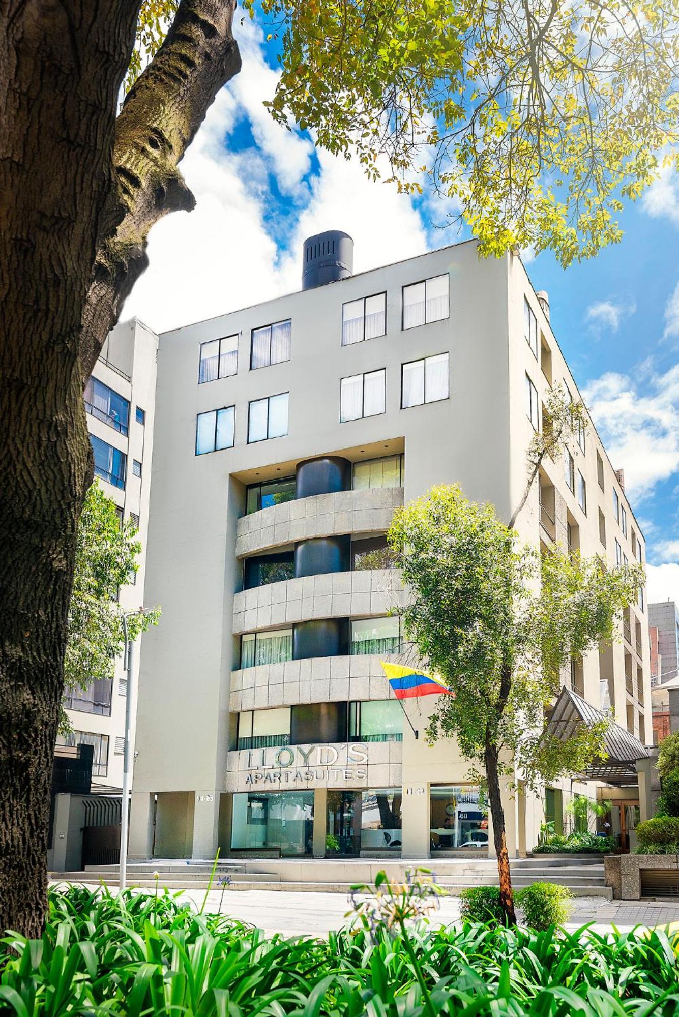 Lloyds Apartasuites Parque 93 4* Bogota