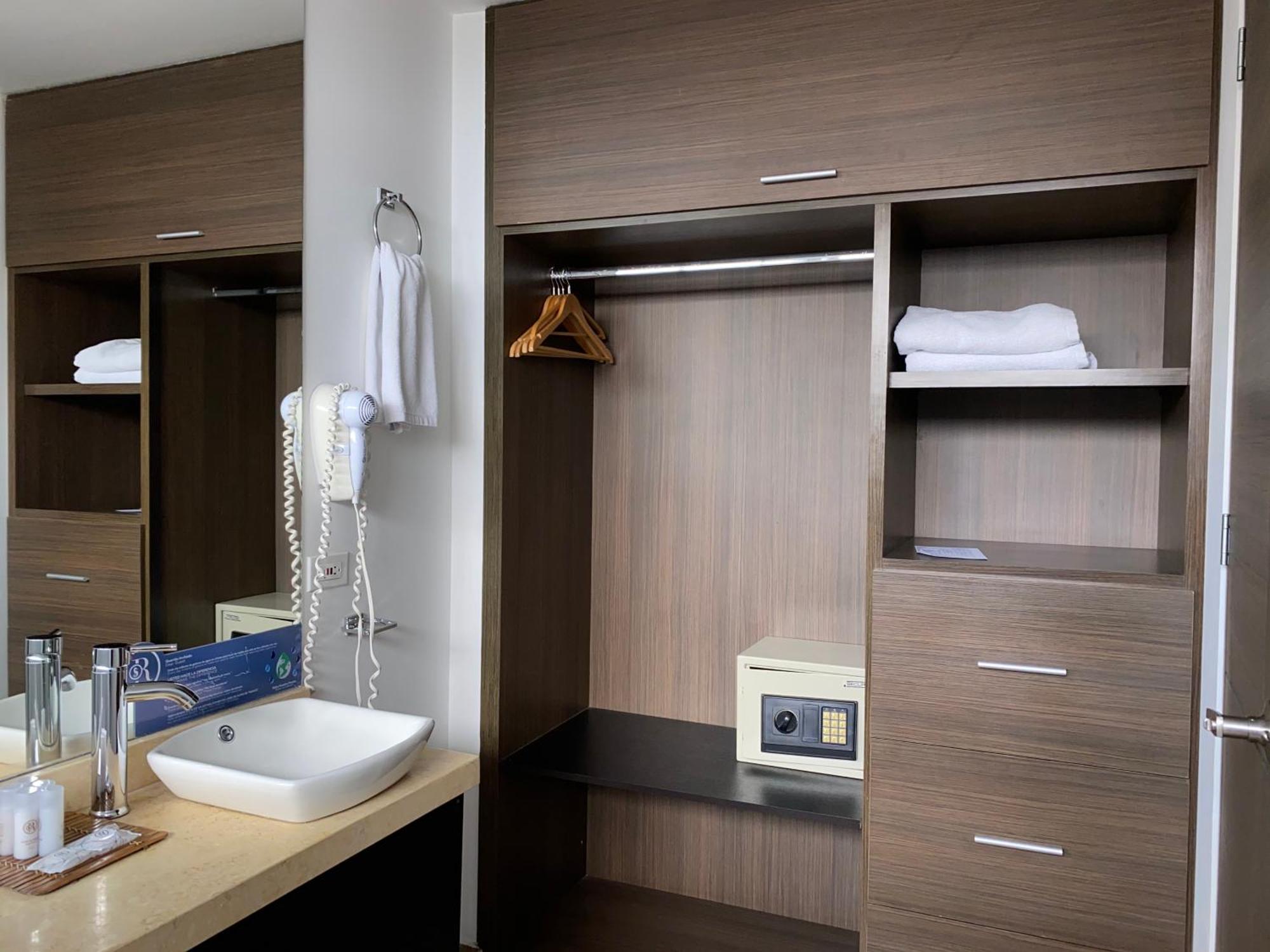 Regency La Feria