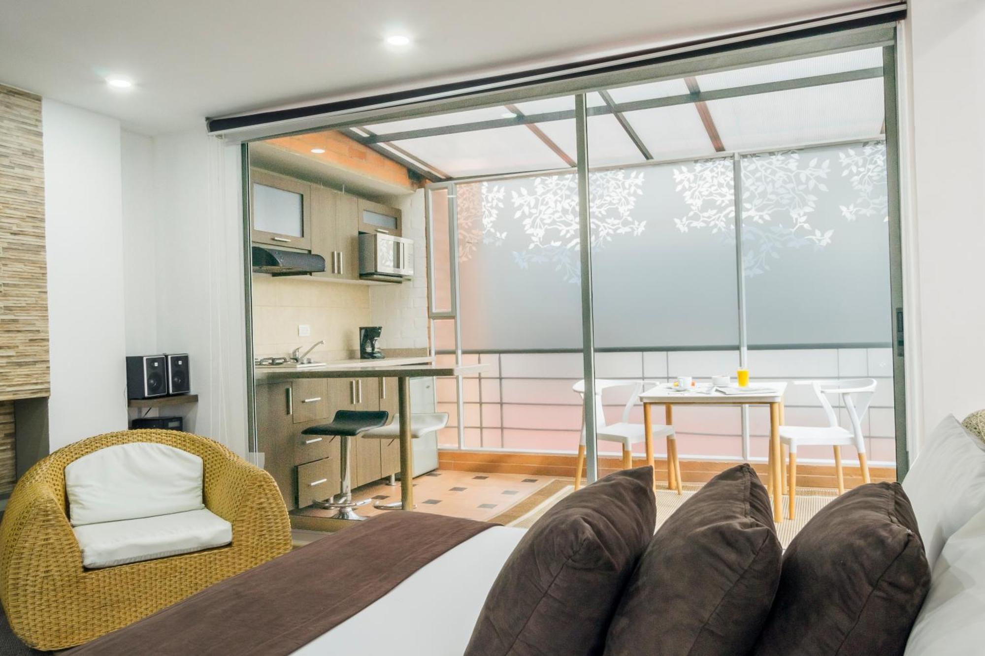 Regency La Feria Hotel