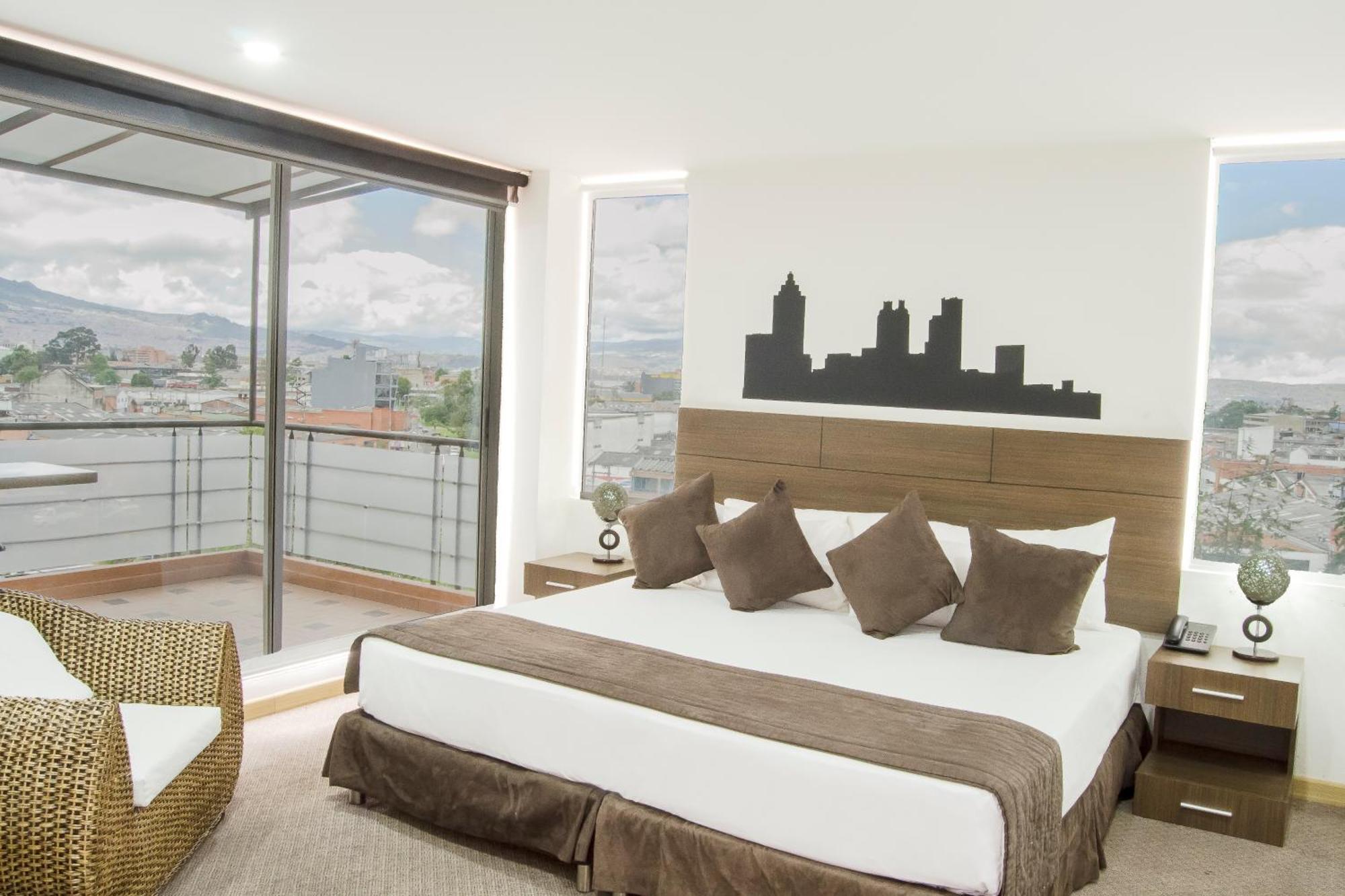 Hotel Regency La Feria