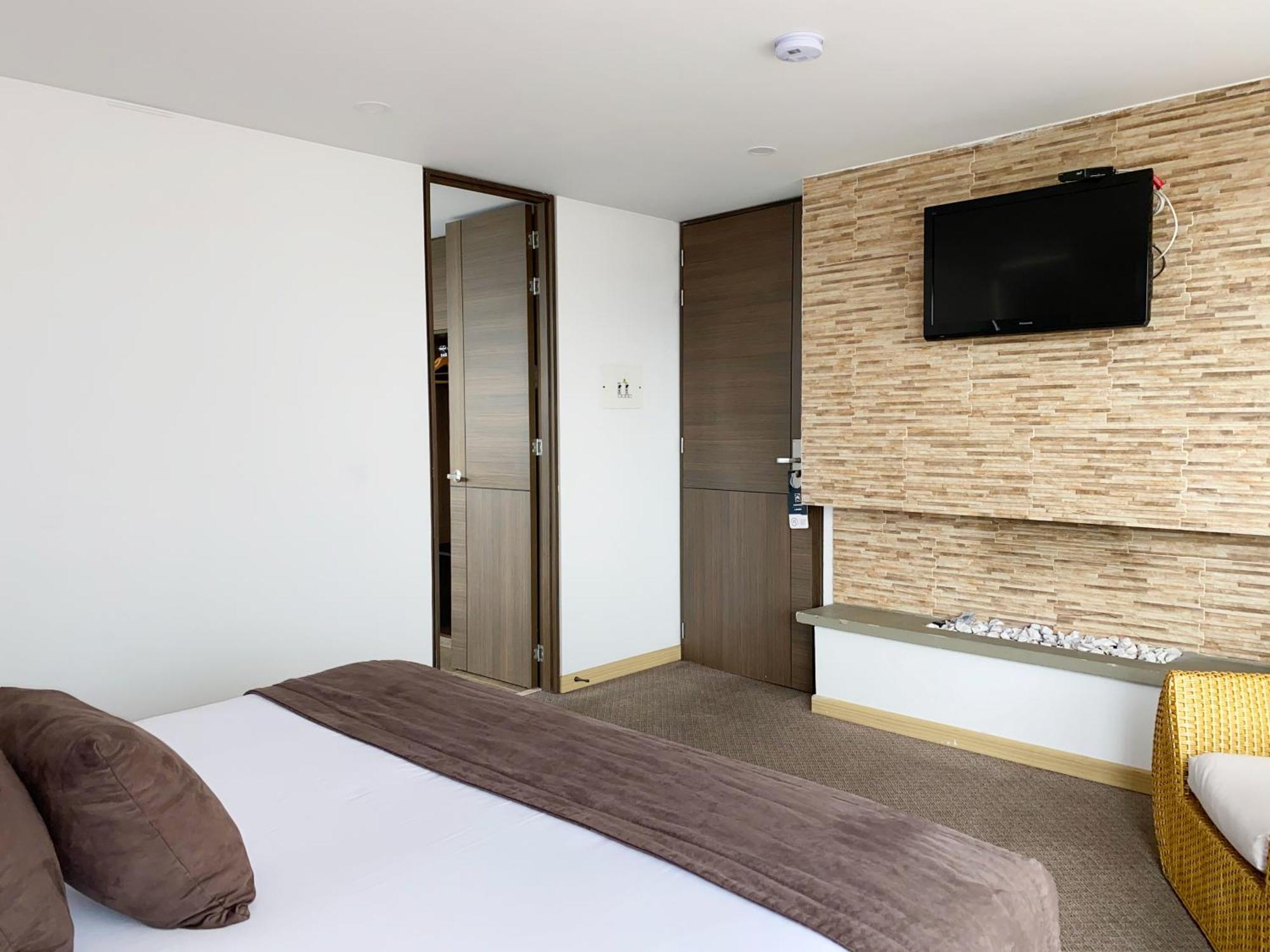 Regency La Feria Hotel 3*