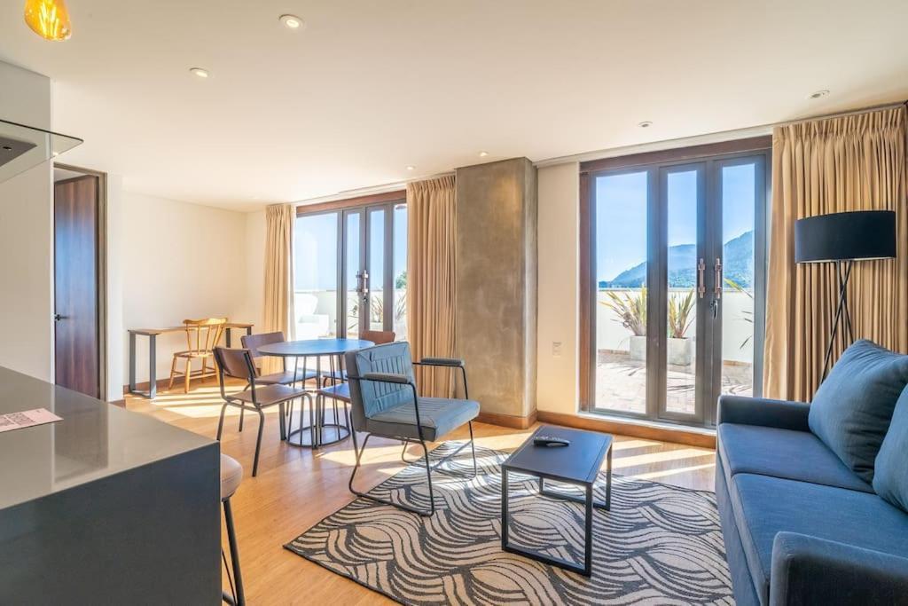 Stylish 2 Masters With Patio And View Apartment *