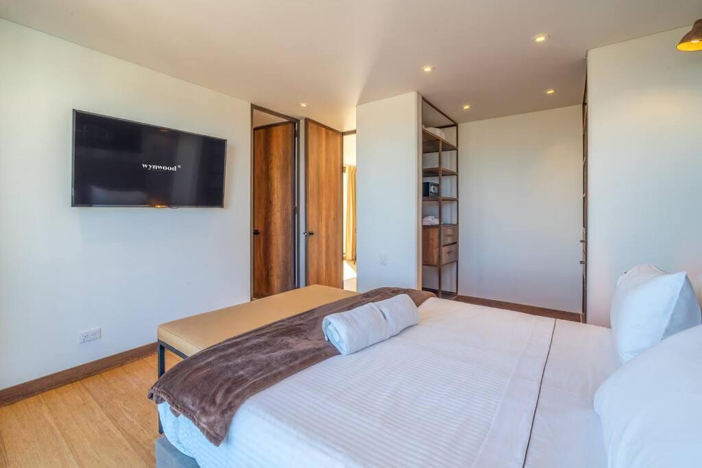 Stylish 2 Masters With Patio And View