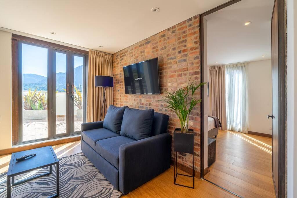 Stylish 2 Masters With Patio And View Bogota