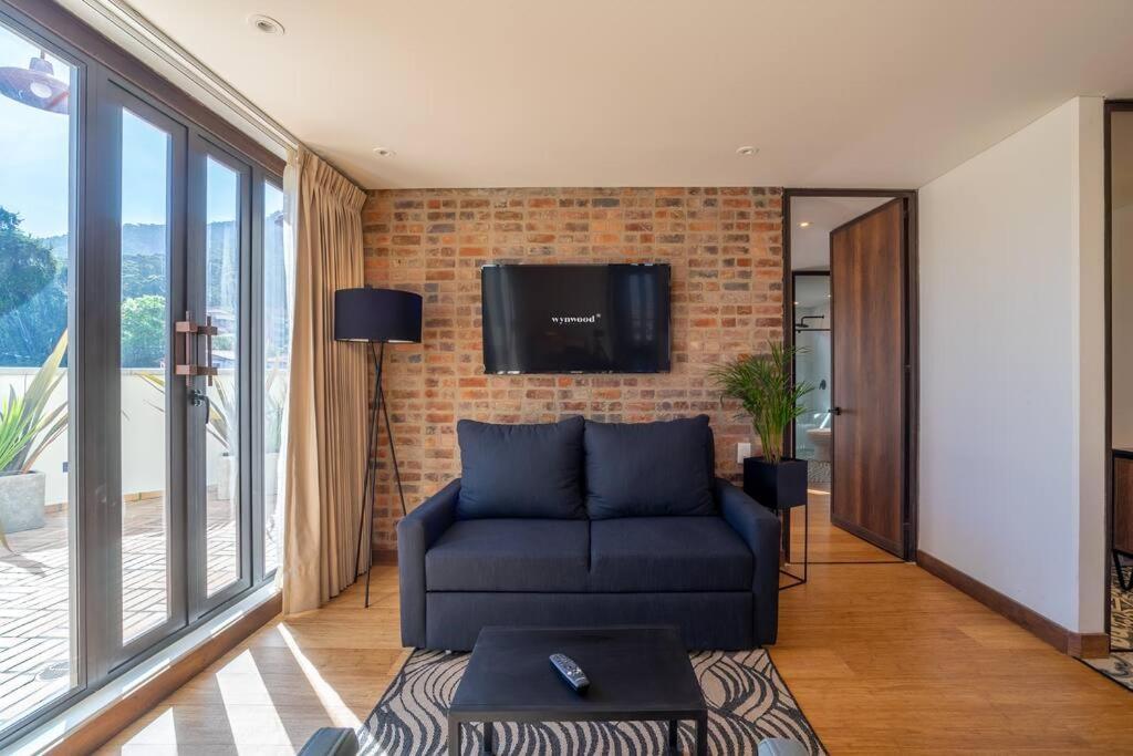 Stylish 2 Masters With Patio And View Apartment