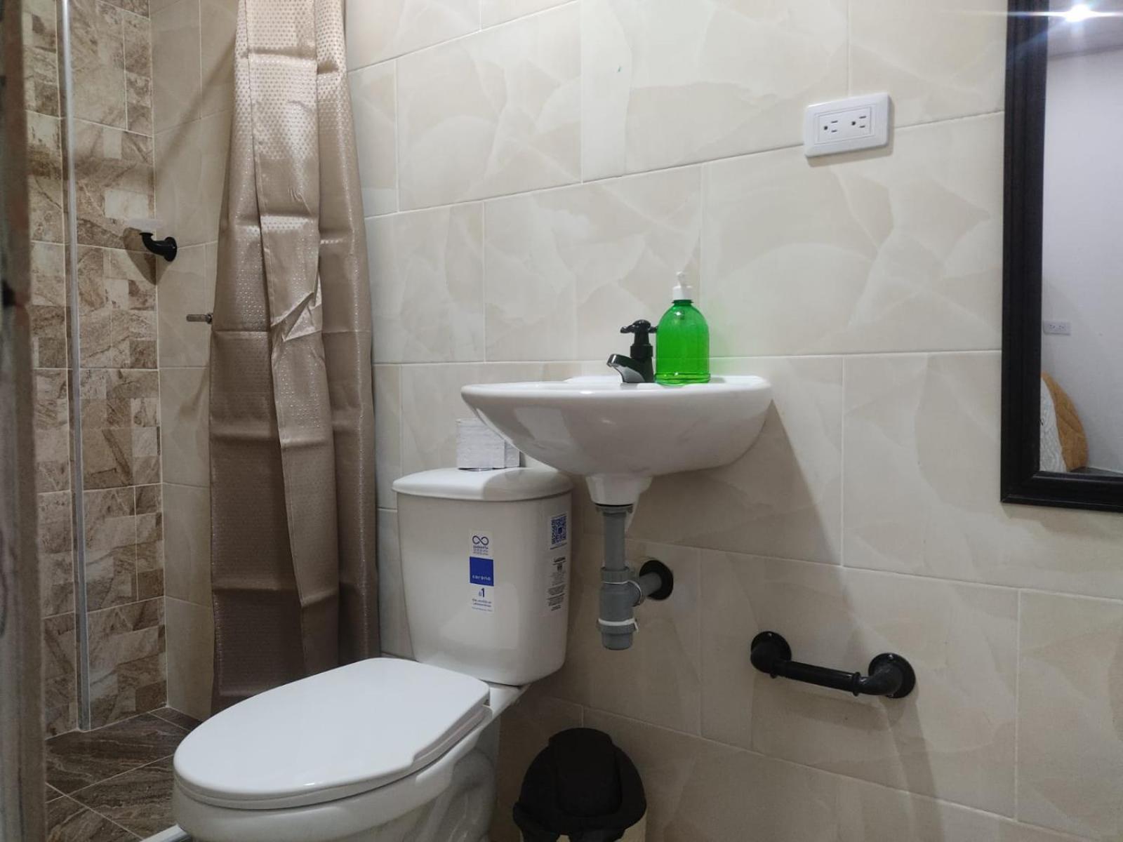 Con Bano Privado 2 Guest house Bogota