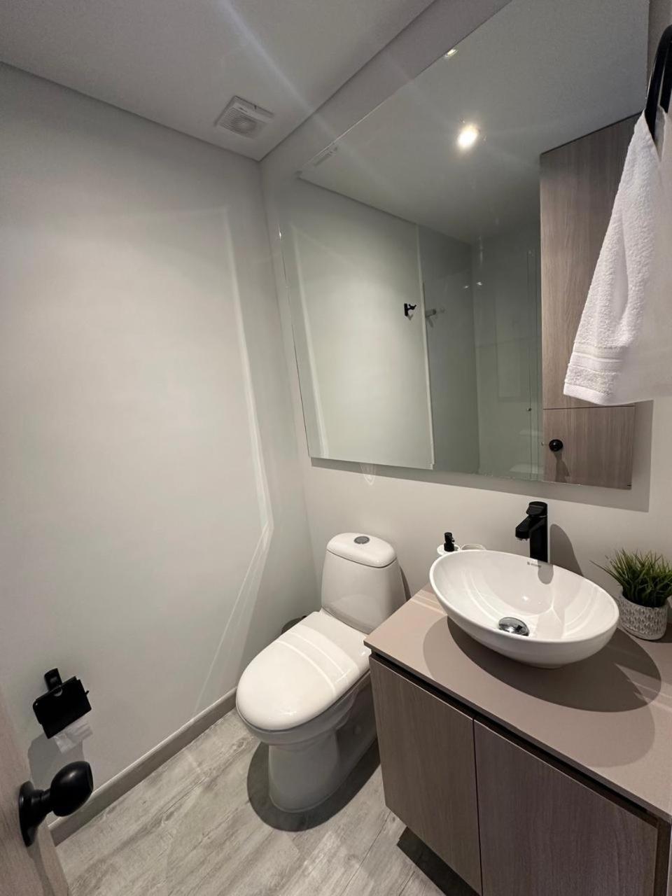 Nuevo Con Confort Y Estilo En Quinta Paredes Apartment *