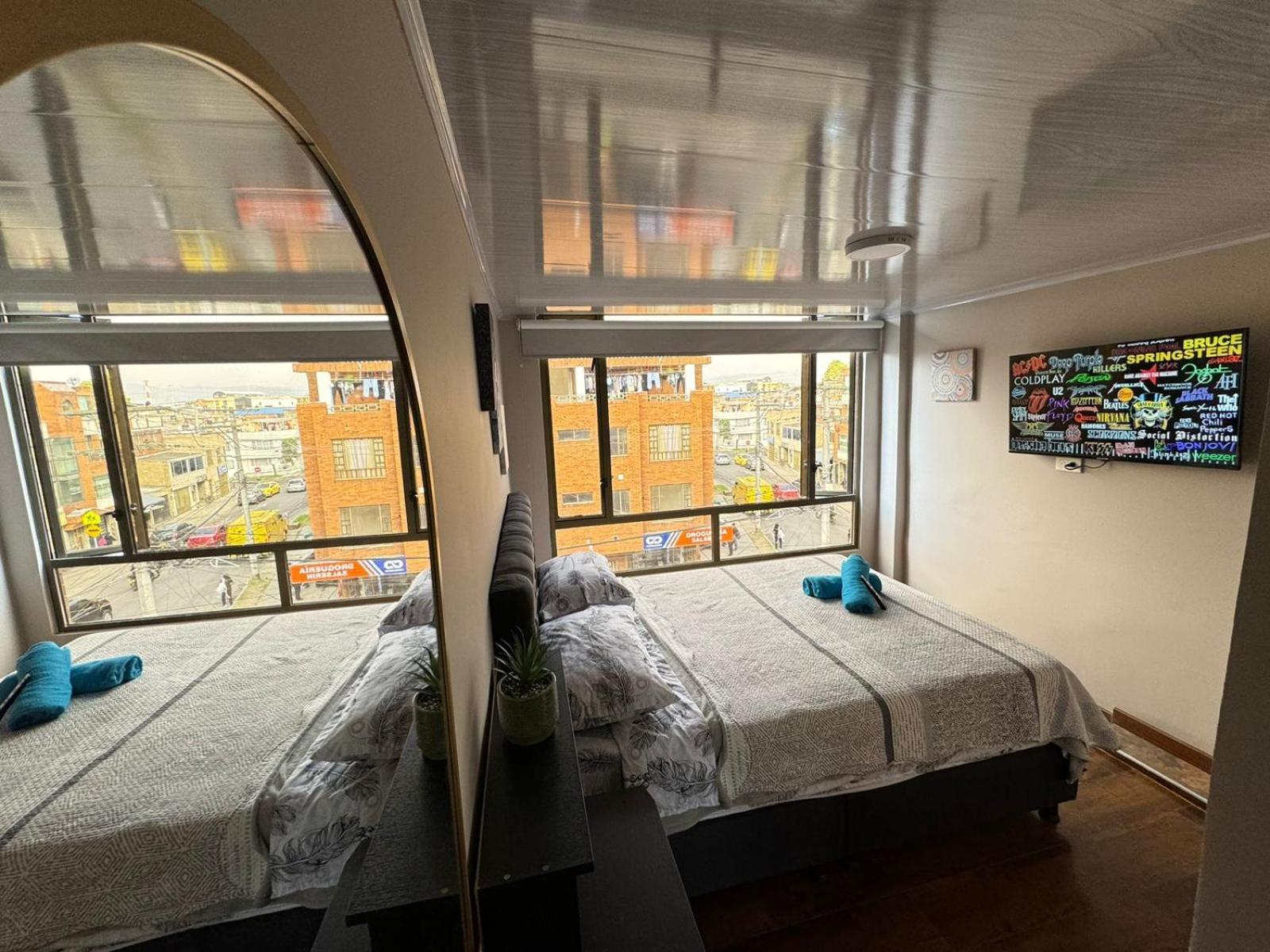 Gato Neon Guest house *