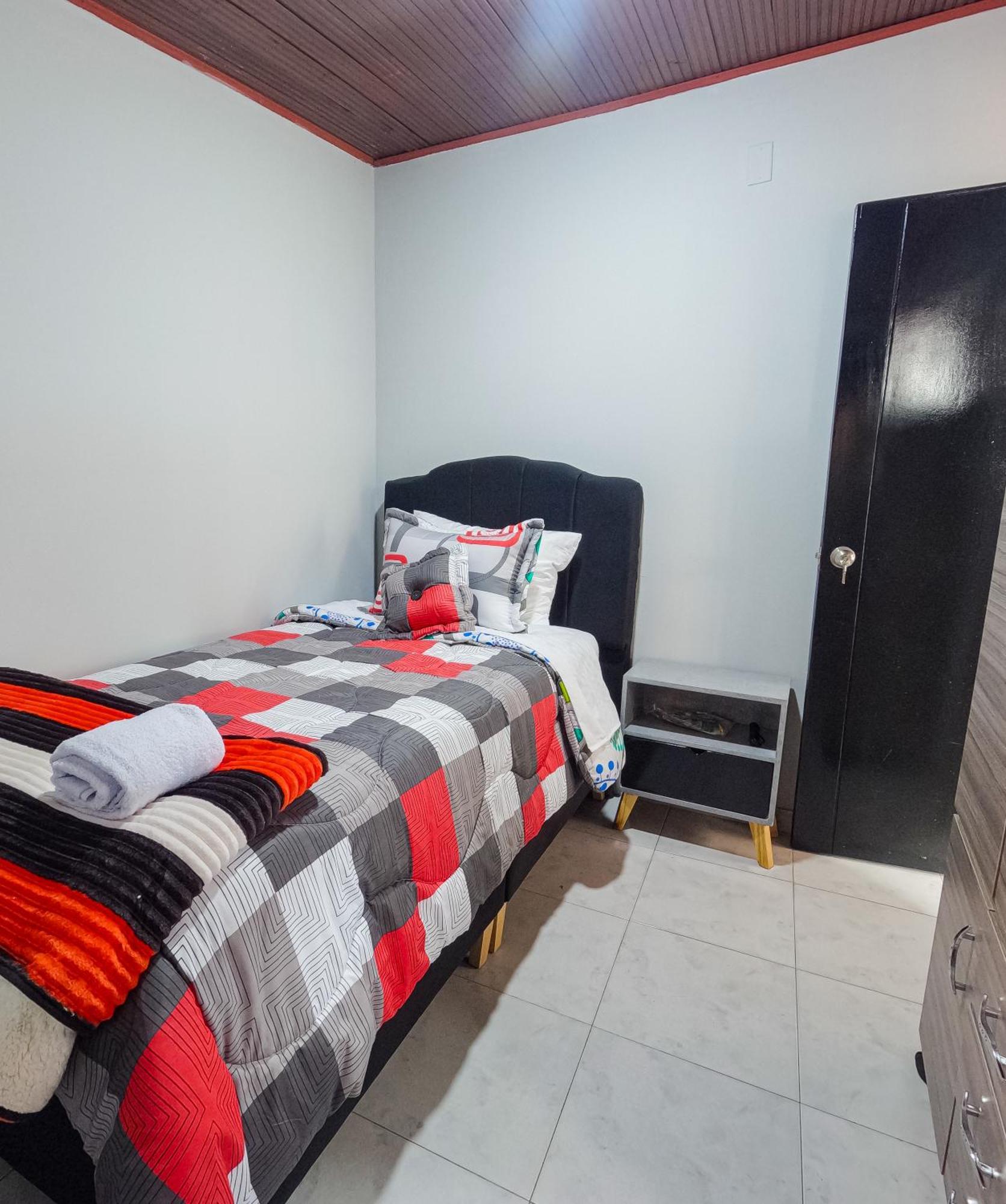 Guest house La Kzona - Hab Individual Bogota