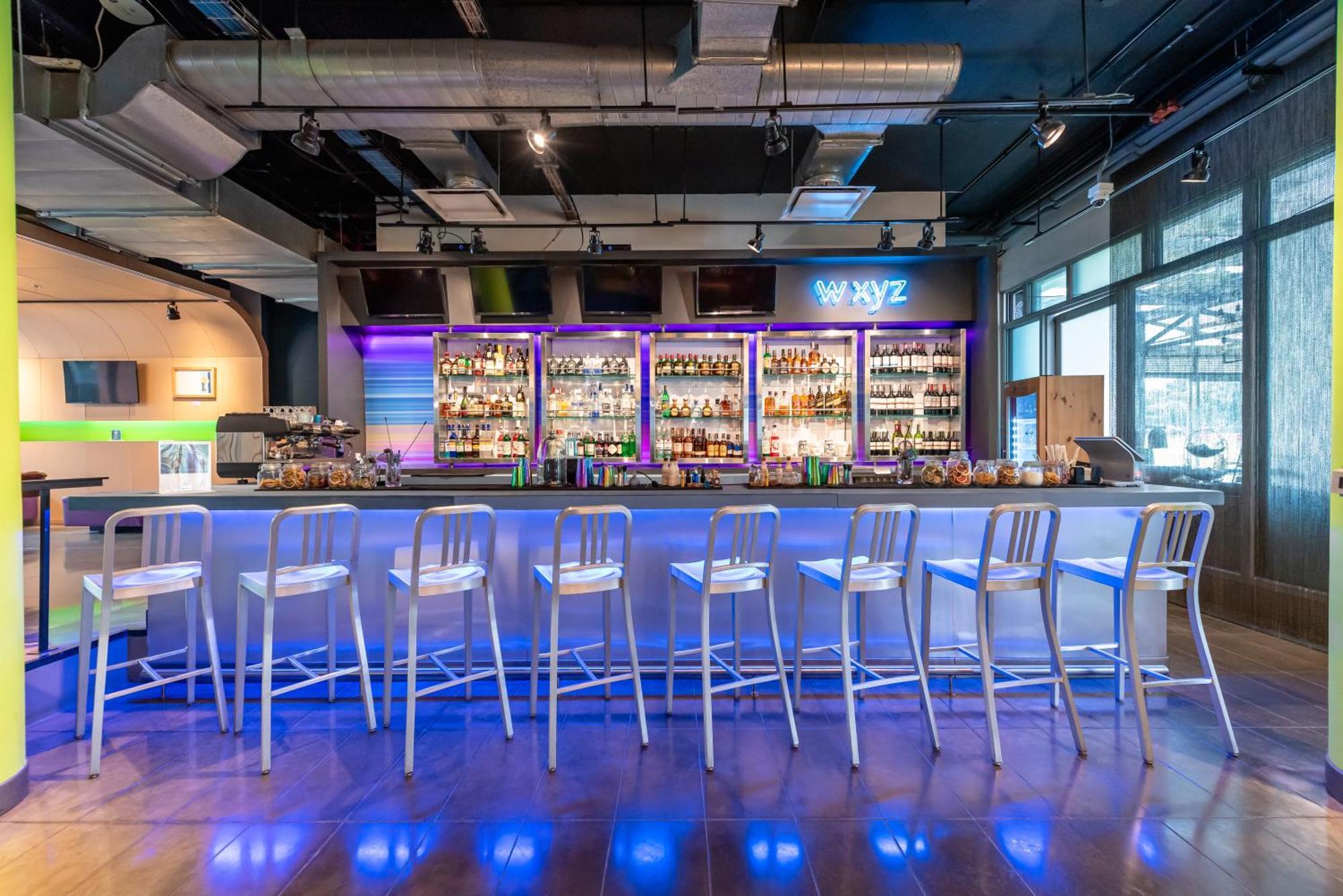 Hotel Aloft Airport 4*