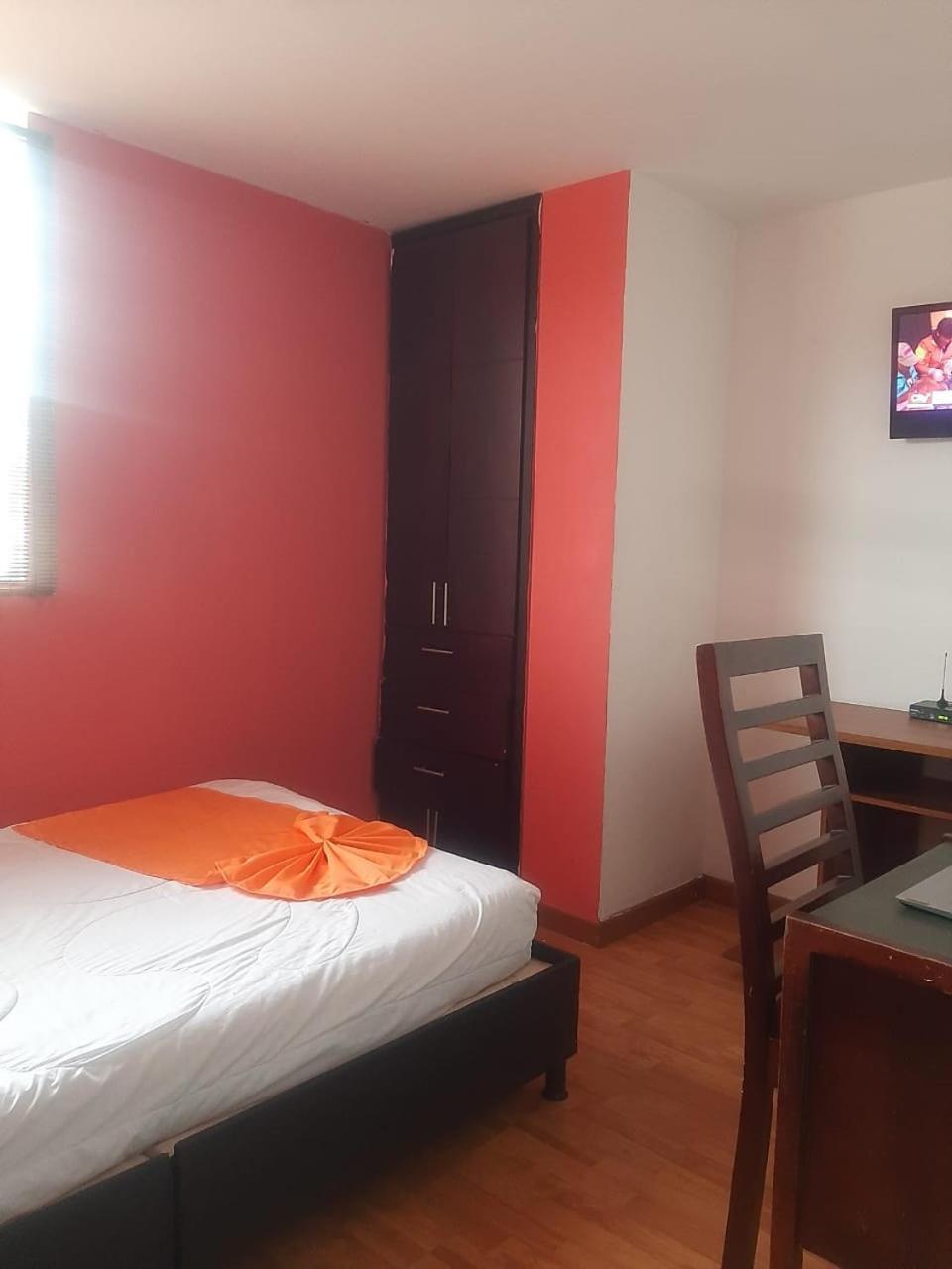 Hotel Sector De Corferias , Y , A 10 Cuadras Embajada Americana , Cerca Al , G 12 , Universidad Nacional , Aeropuerto A 2 Cuadras Estacion Ciudad Universitaria Marque-tresdiecisietecincoveintisieteveintiseistreintayuno
